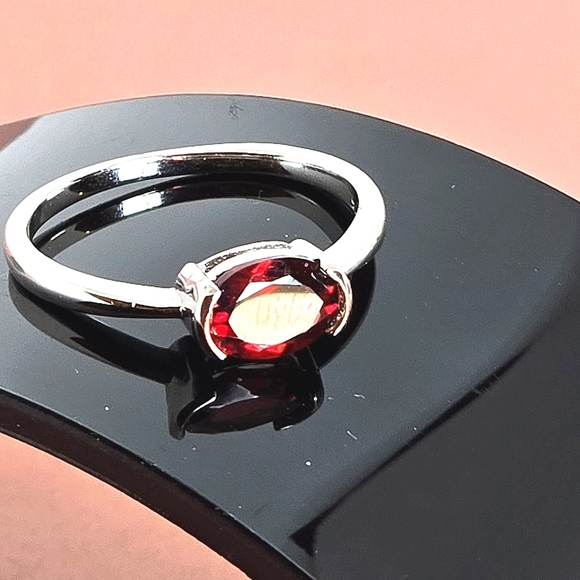 Natural Garnet 925 Sterling Silver Ring Sz 8 - Picture 8 of 8